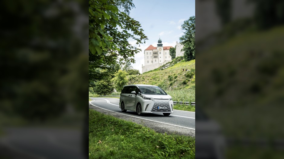 Lexus LM