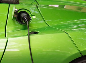 Auta elektryczne chcą kupować młodzi!