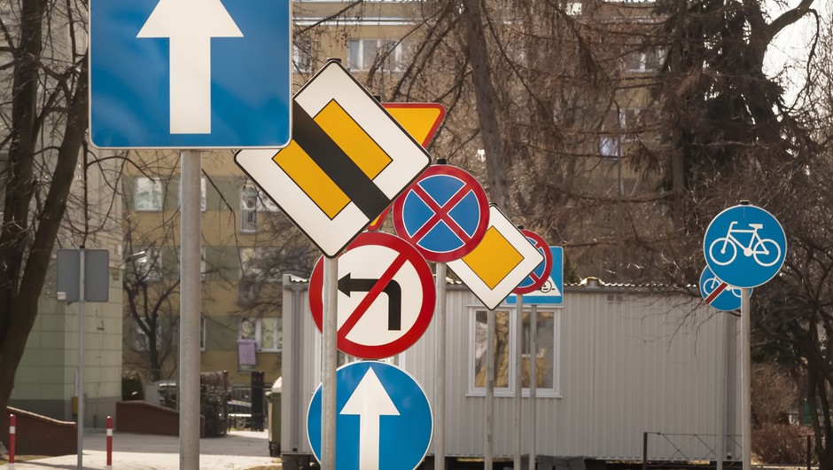 Znaki drogowe w Polsce – zdjęcie ilustracyjne