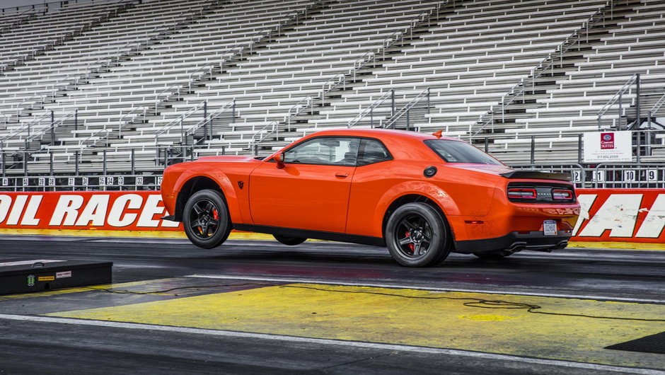 Dlaczego Challenger Demon nie może startować na 1/4 mili?