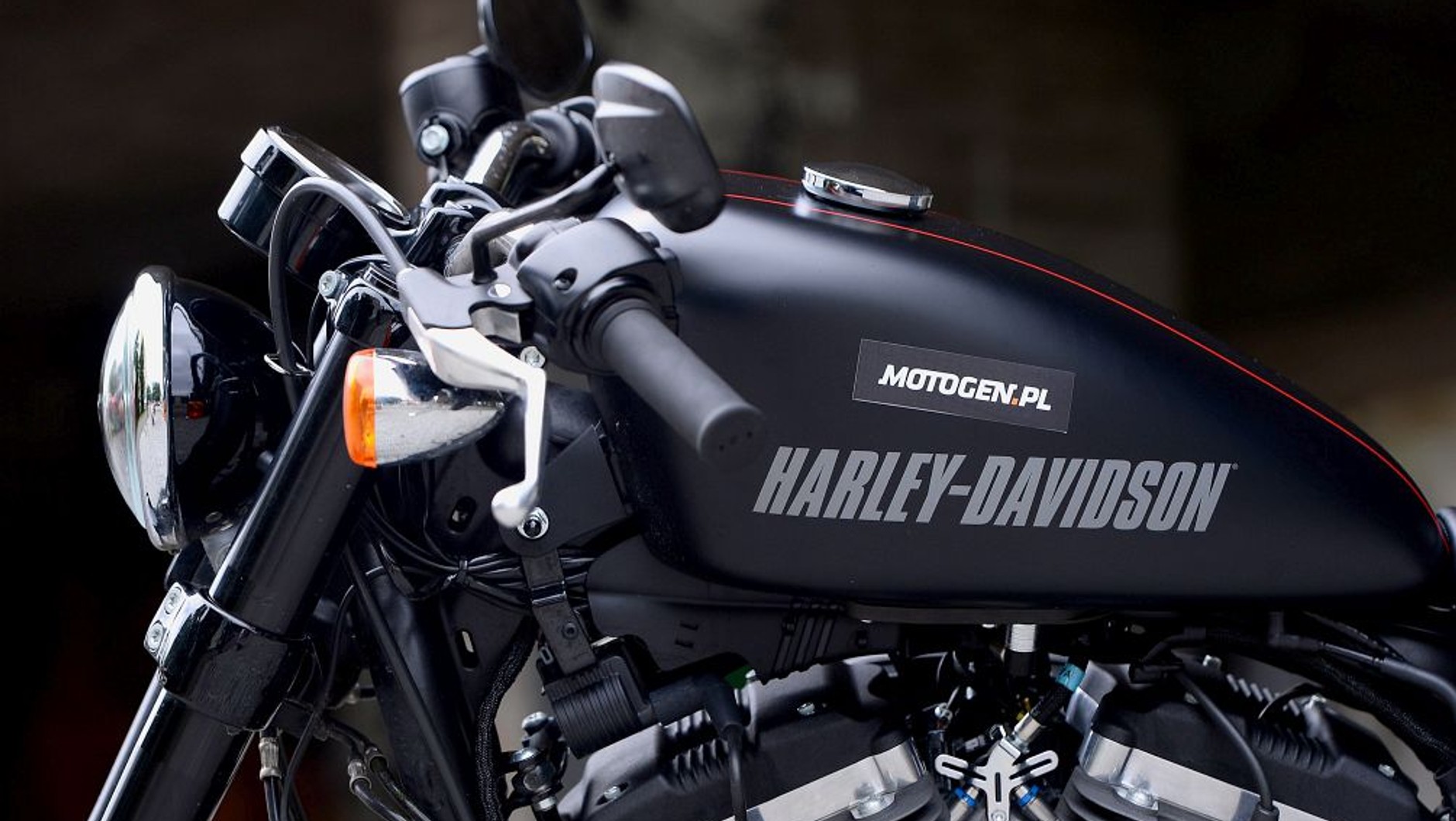 Harley-Davidson Roadster z bliska