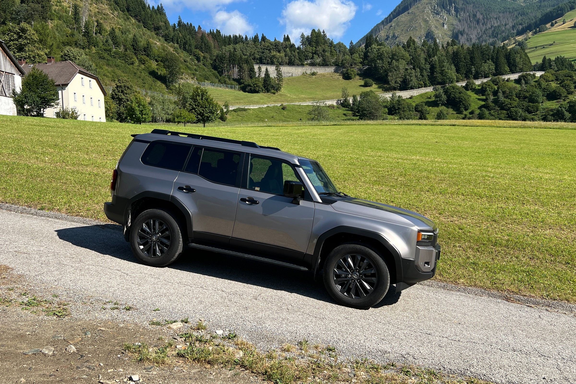 Toyota Land Cruiser — terenowa legenda w nowoczesnym wydaniu. Sprawdziłem ją na dystansie ponad 2,5 tys. km