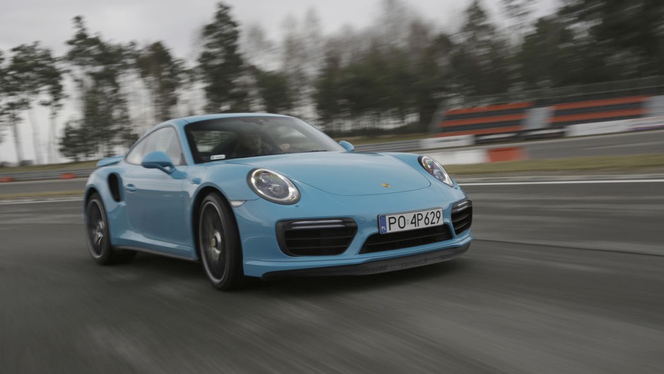 Porsche 911 Turbo S - bajeczne turbo w bajkowym kolorze