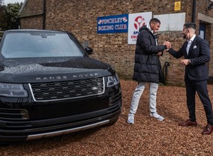 Mistrz wagi ciężkiej Anthony Joshua odebrał wyjątkowego Range Rovera