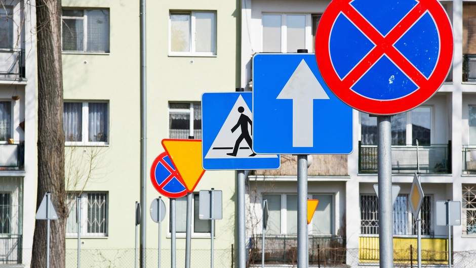 Dlaczego kierowcy ignorują znaki drogowe?