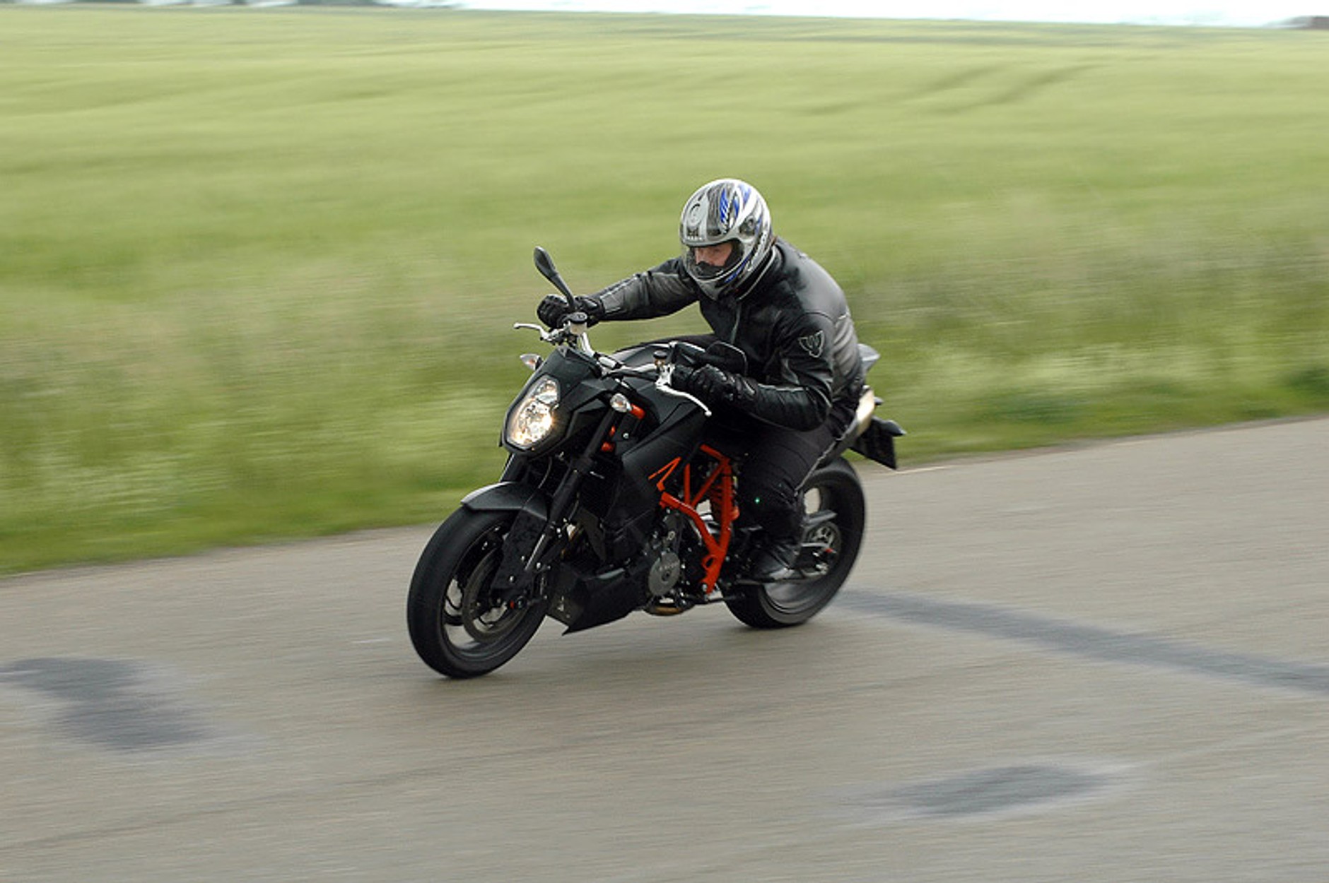 KTM 990 SuperDuke R: Ready to Race