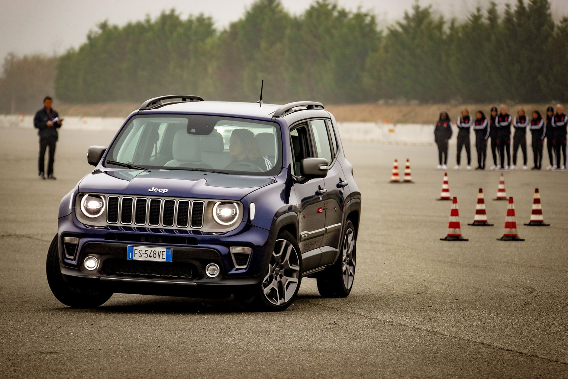 Mistrzynie Juventusu w Jeepach na torze w Balocco.