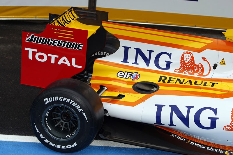 Formuła 1: prezentacja Renault - R29 z płetwą rekina (fotogaleria)