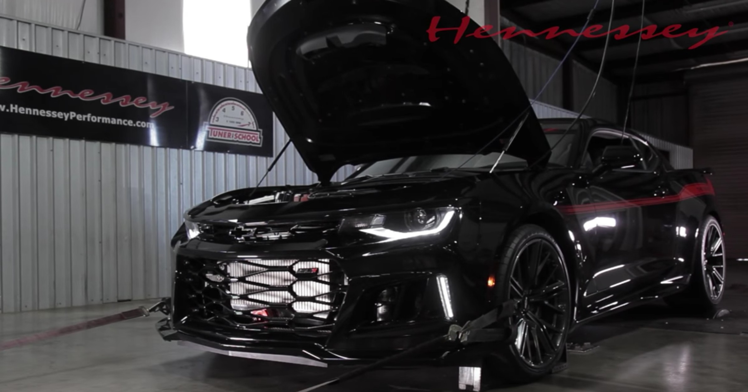 1000-konne Hennessey Exorcist Camaro na hamowni
