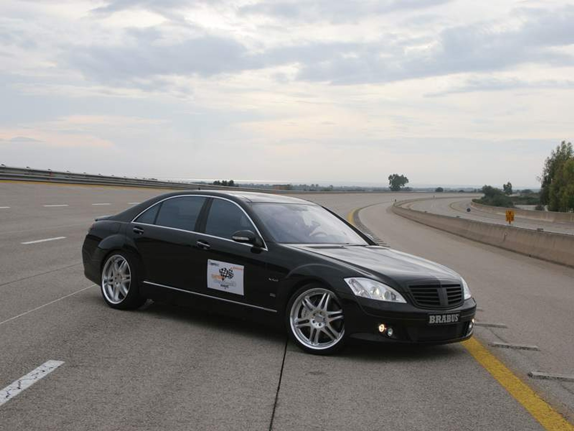 Brabus T13: bi-turbo dla dwunastocylindrowego Mercedesa