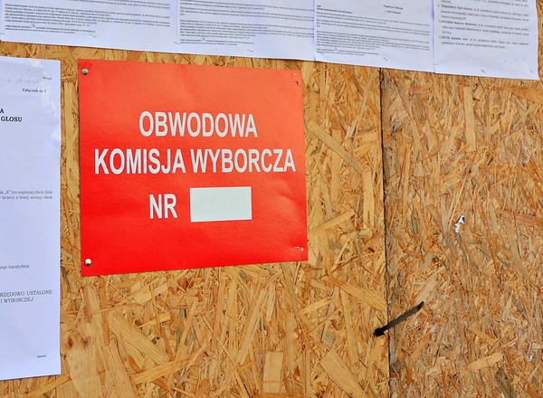 Czego nie wolno robić z samochodem podczas ciszy wyborczej? Jakie są kary za jej złamanie?