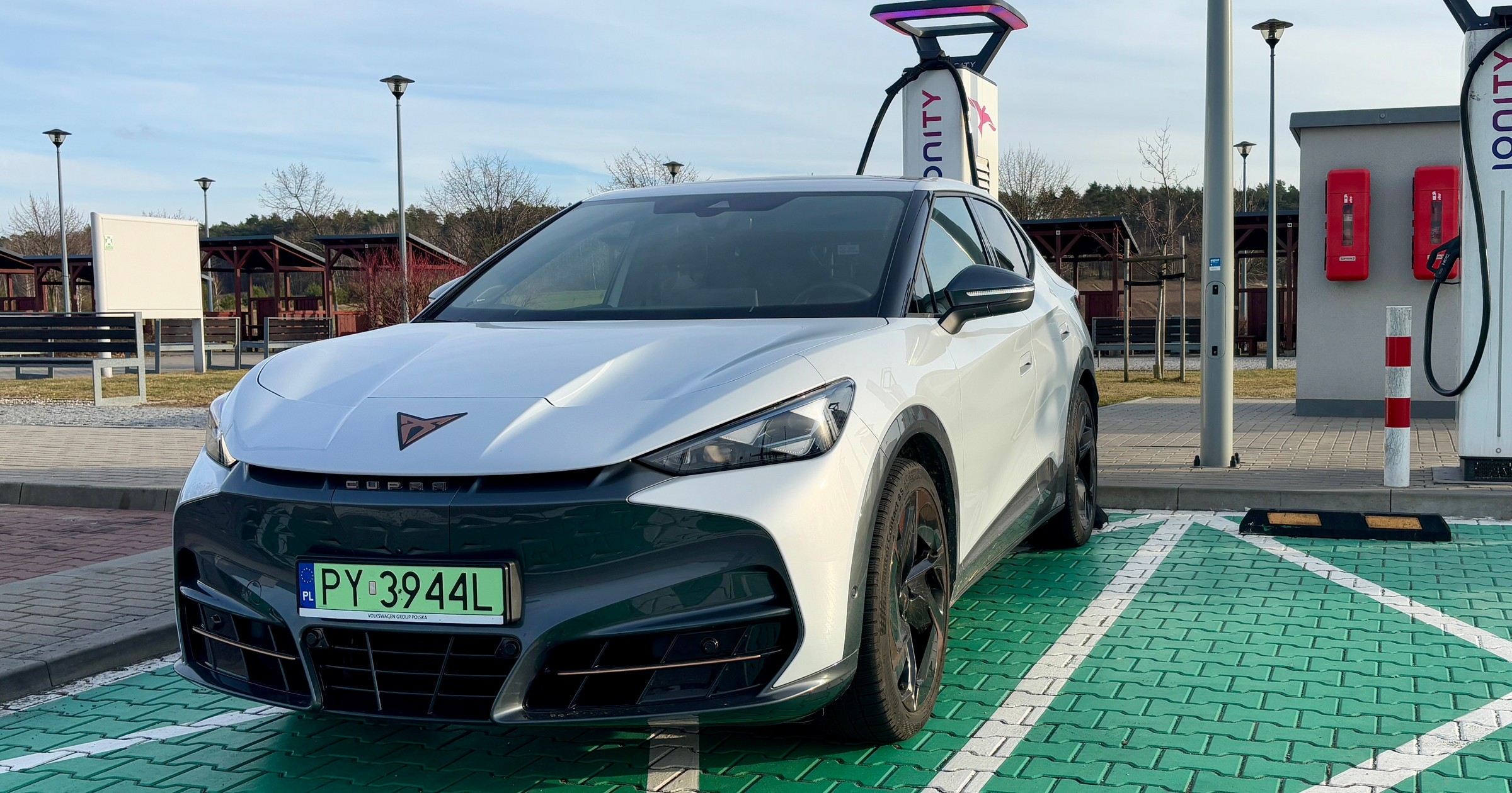 Ładowanie samochodu elektrycznego