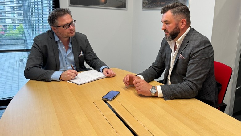 Piotr Laube (po prawej), dyrektor zarządzający Astary w Polsce i szef marki Nissan w naszym kraju