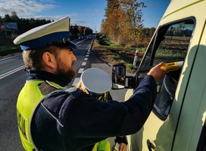 Dramat na podlaskich drogach. 400 przekroczeń prędkości, 13 zatrzymanych praw jazdy