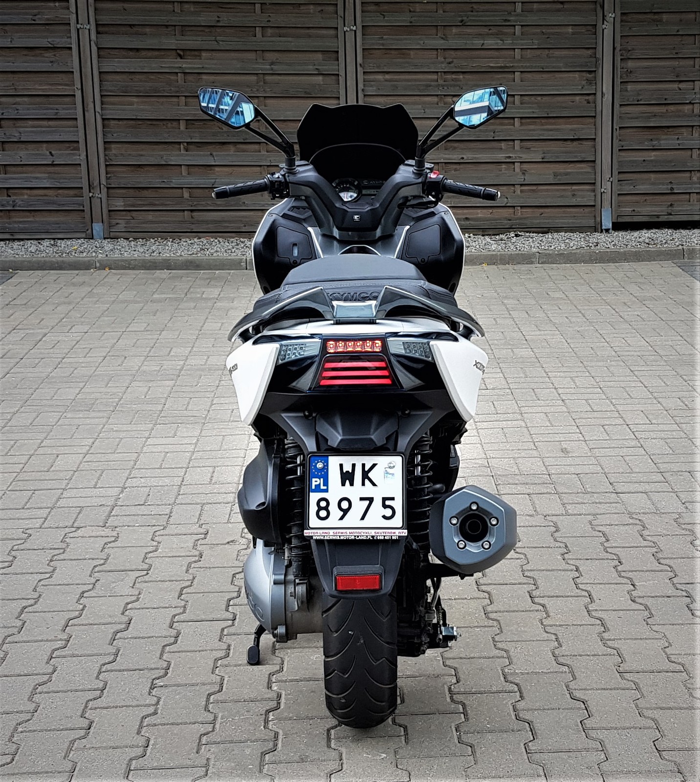 Kymco Xciting 400i z tyłu