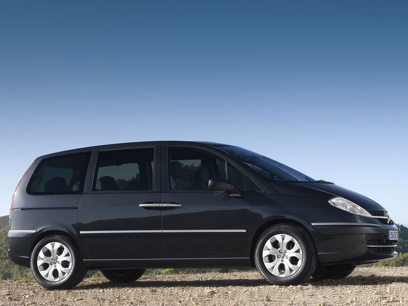 Citroën: unowocześniony C8 już w sprzedaży (dane techniczne, ceny w Polsce)