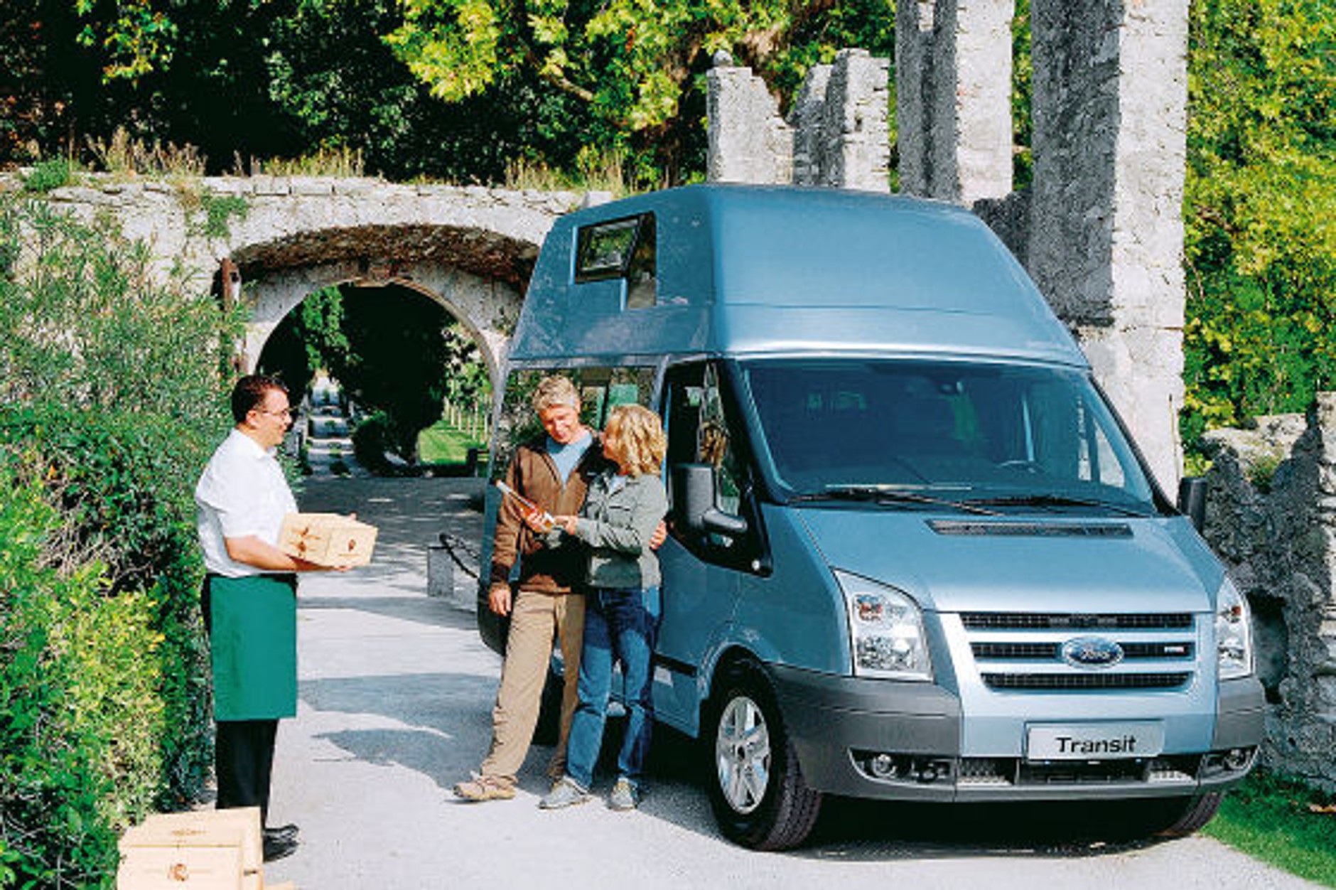 Ford Transit Nugget, klasyk wśród kamperów i konkurent Volkswagena California.
