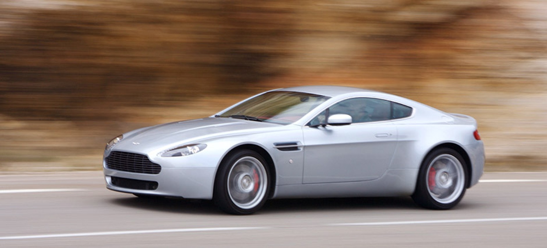 Aston Martin V8 Vantage: mocniejszy i szybszy