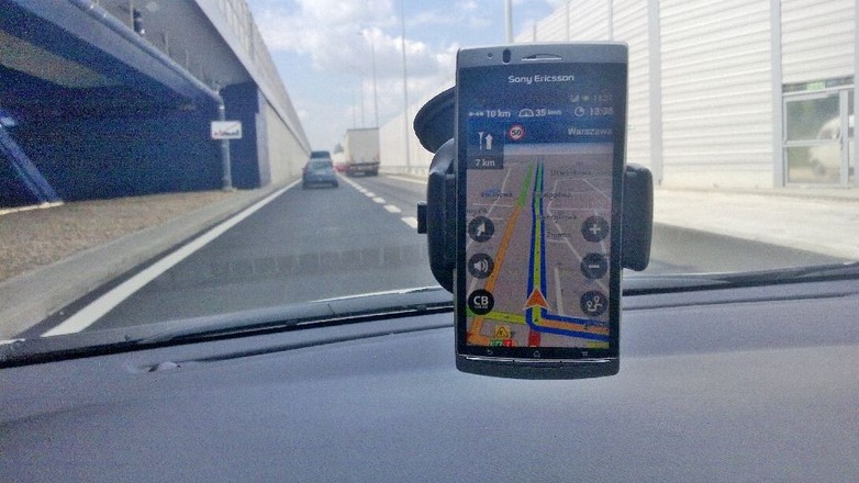 Już przy pierwszej próbie tuż po południu NaviExpert od razu poprowadził nowym odcinkiem S2 w Warszawie.