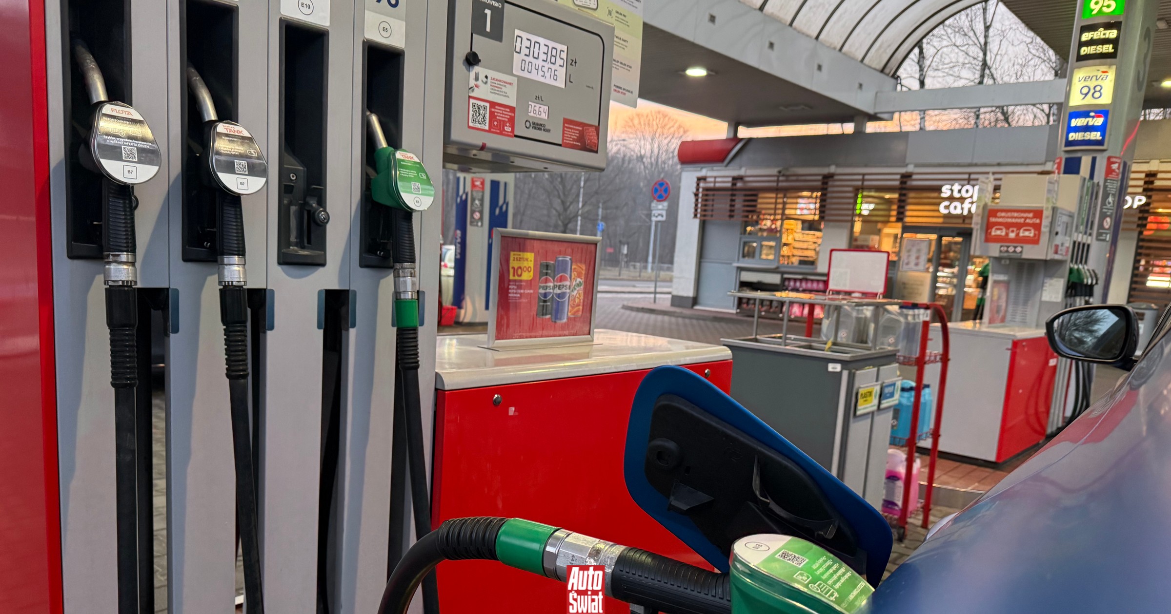 1 listopada benzyna z dolewką zastąpi obecną. Na wszystkich stacjach. A etykiet nie zmienią