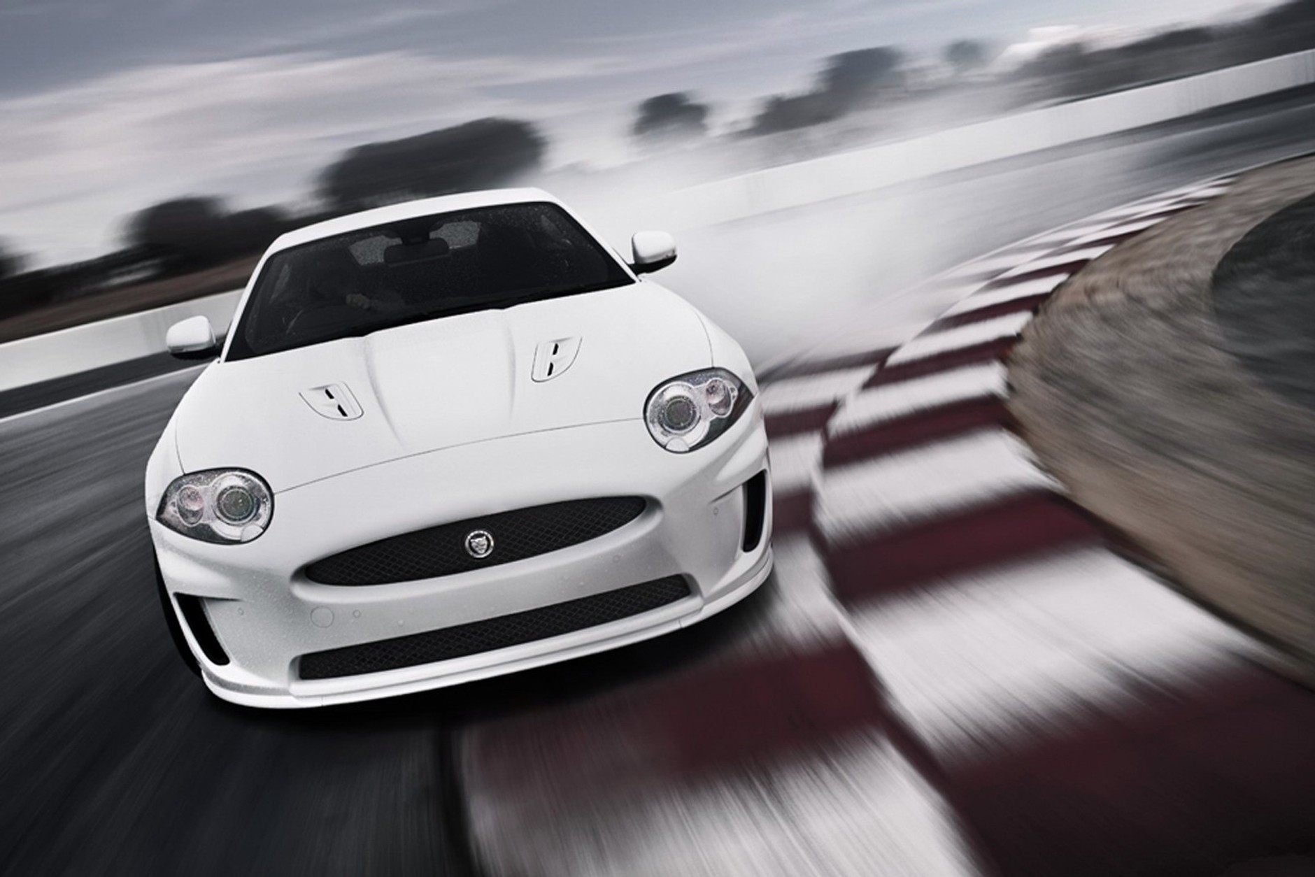 Jaguar XKR: Najszybsze XK wszechczasów zadebiutuje w Genewie