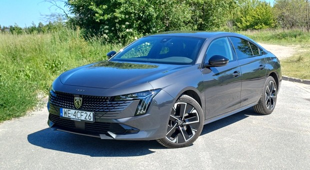 Peugeot 508 Hybrid. Mocno sportowa stylistyka to nie jedyny atut francuskiego modelu