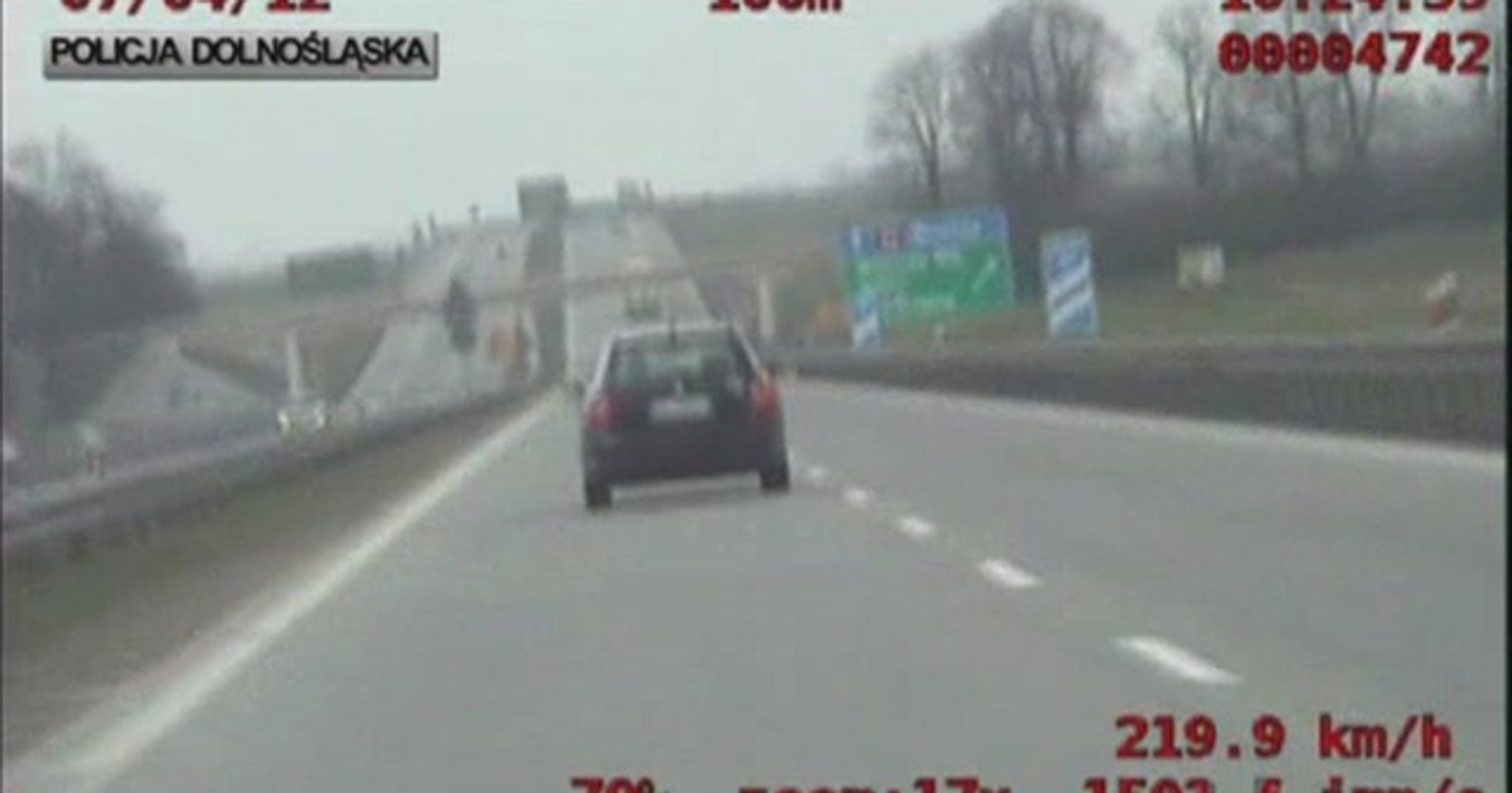 Przekroczenie prędkości o 100 km/h na drodze ekspresowej – to, zdaniem ministra Zbigniewa Ziobry – nie jest powód, by zatrzymywać karnie prawo jazdy