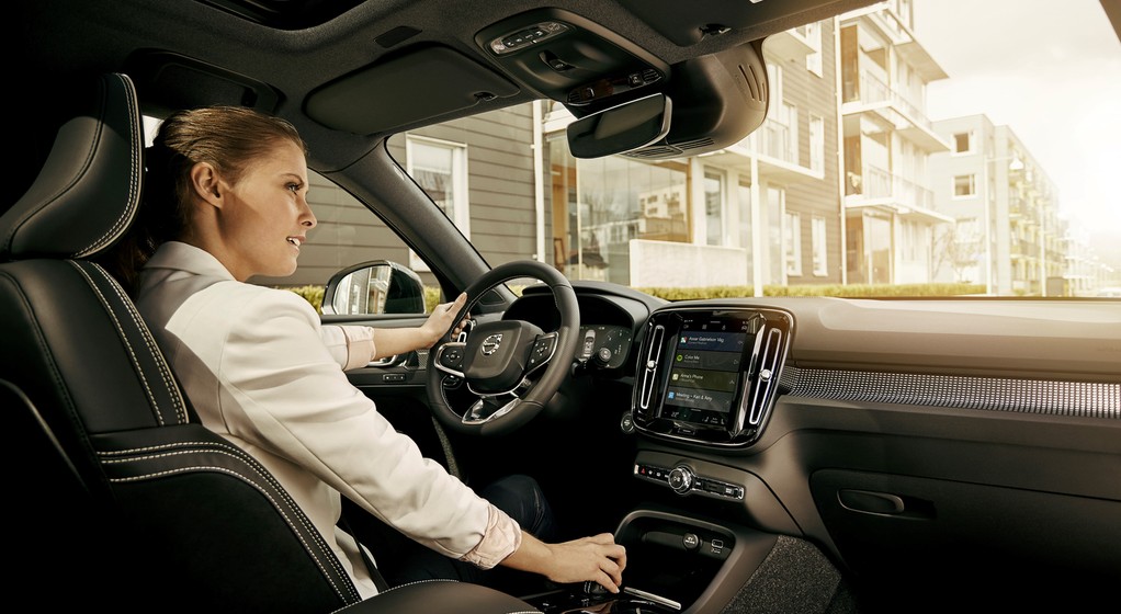 Volvo obiecuje sterowanie głosowe Google i inne funkcje