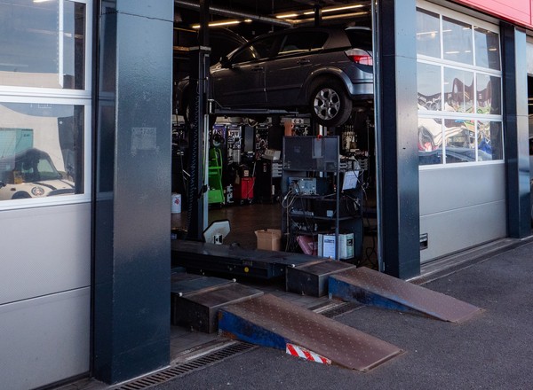 Pan Tomasz wyjeżdżał z warsztatu i nagle poczuł szarpnięcie. "Zrobiło mi się gorąco"