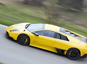 Jadąc Lamborghini „wbił” wsteczny bieg. Ten dźwięk długo zapamiętacie [Wideo]
