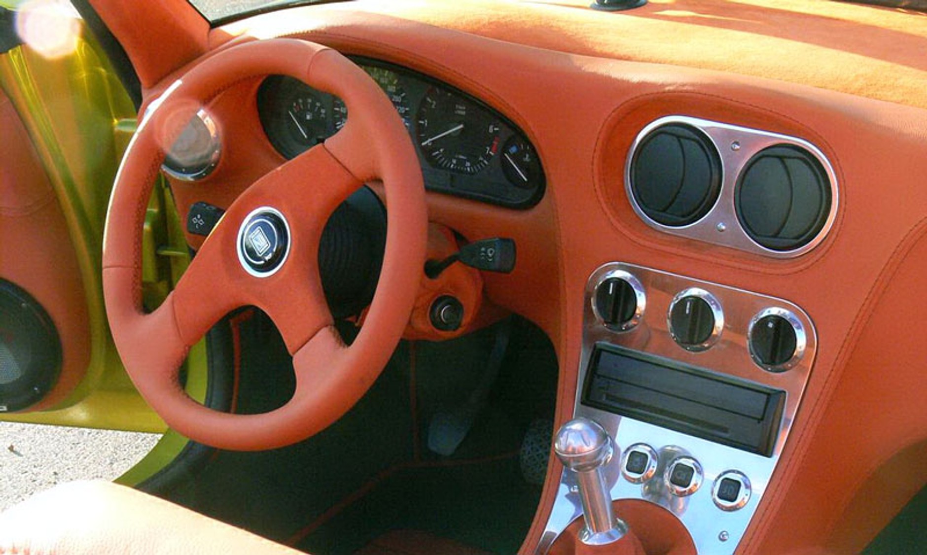 Cardi Body II: dwumiejscowy roadster z organami BMW