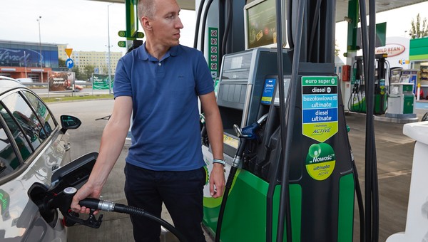 Tyle kilometrów przejedziemy za dzienną minimalną pensję. Różnice są ogromne