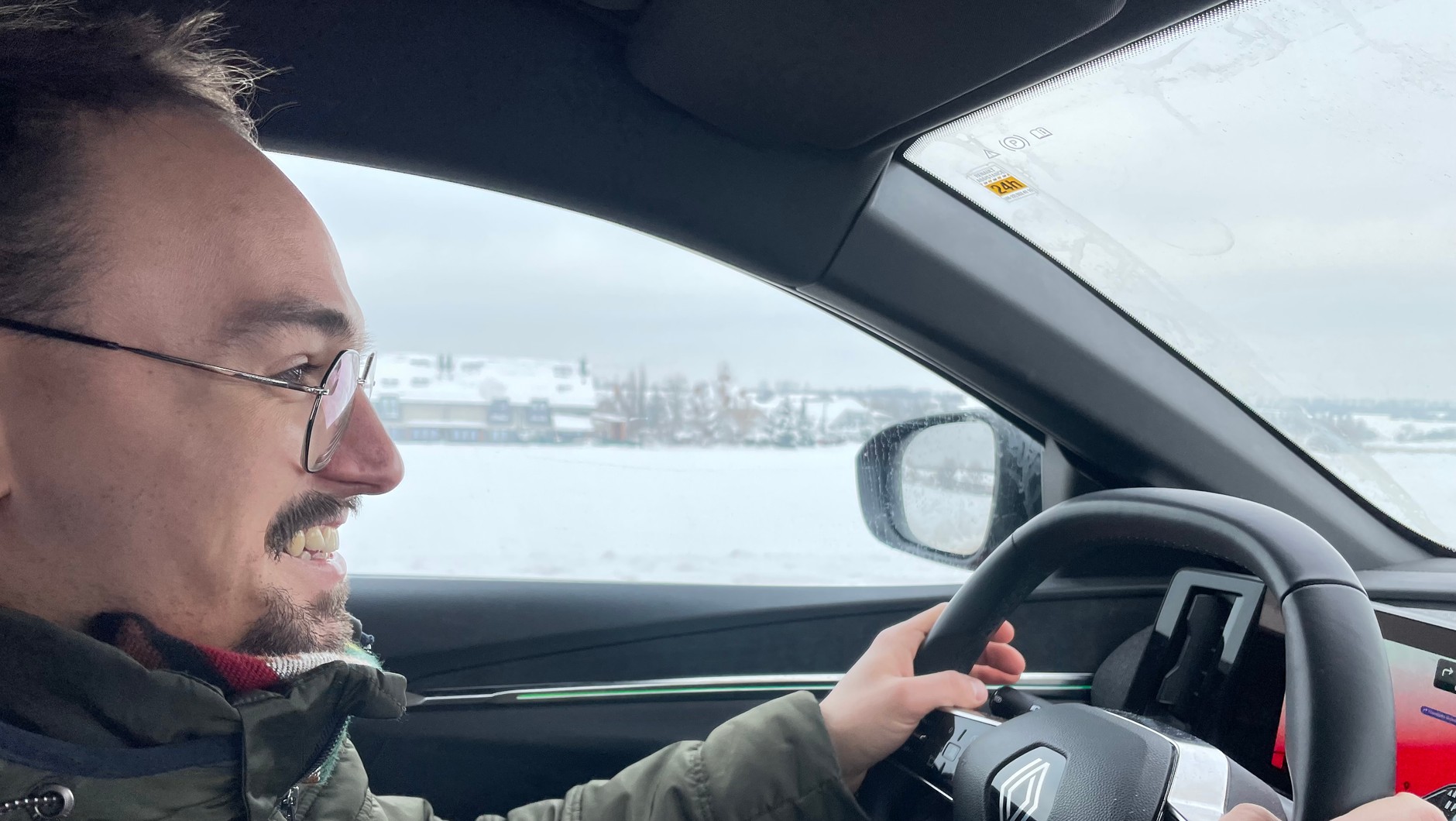 Megane E-Tech nawet zimą sprawia dużą frajdę z jazdy