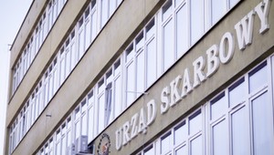 Nowa fala donosów po komuniach. Skarbówka chodzi i sprawdza samochody