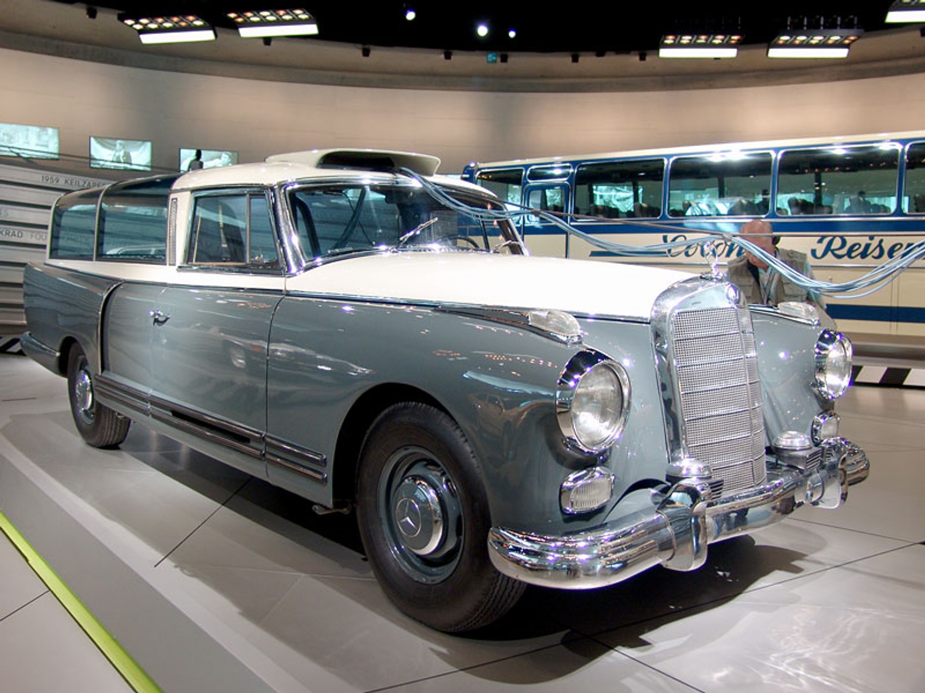 Mercedes-Benz Muzeum: 120 lat historii na 9 piętrach - 1. część (galeria)