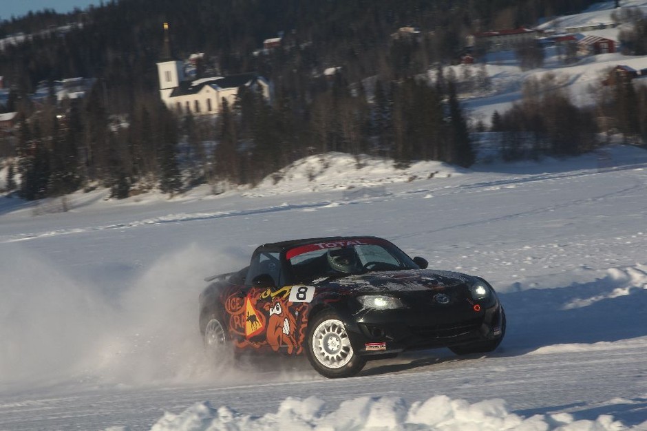 Emocjonujący finisz wyścigu Mazda MX-5 Ice Race