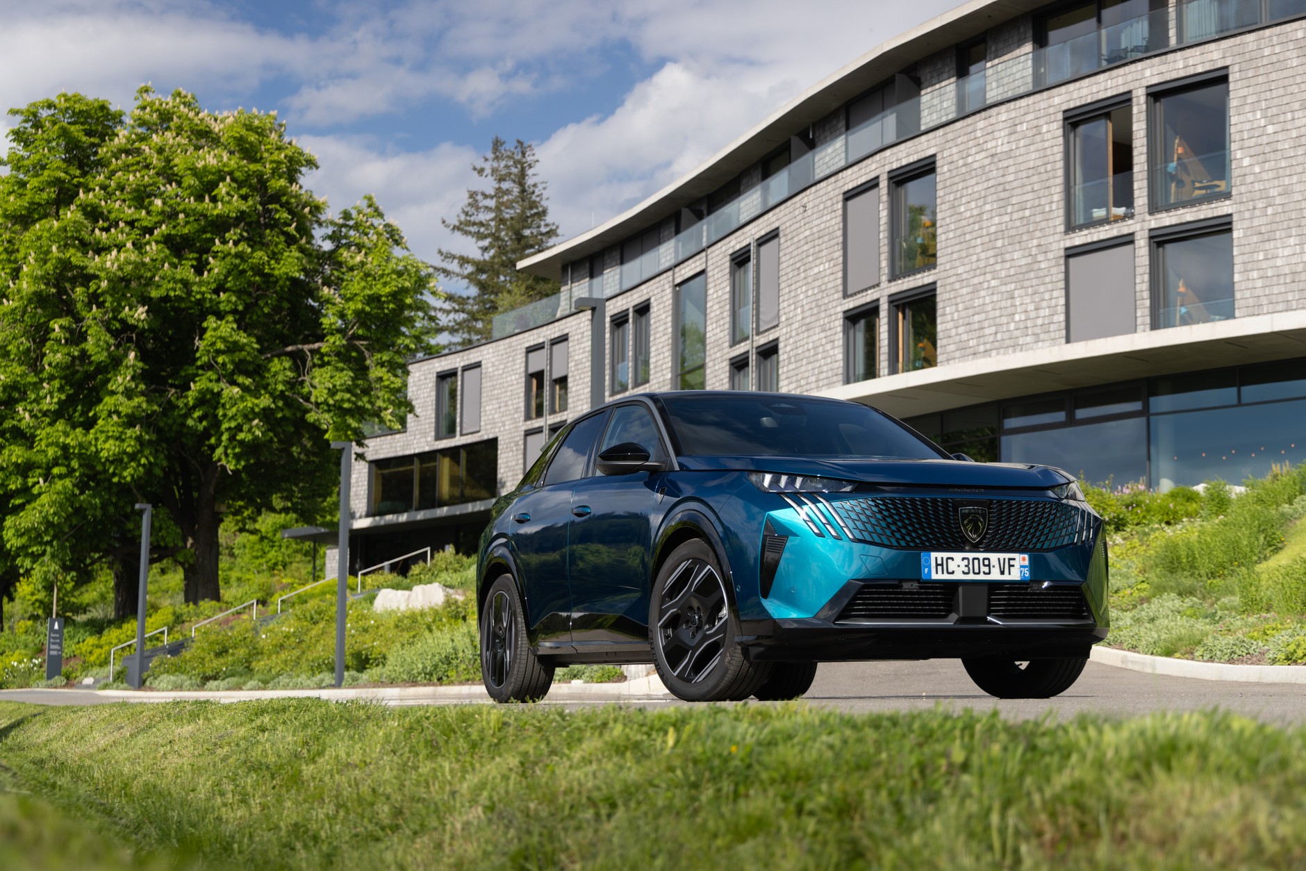 Peugeot E-3008 325 Dual Motor