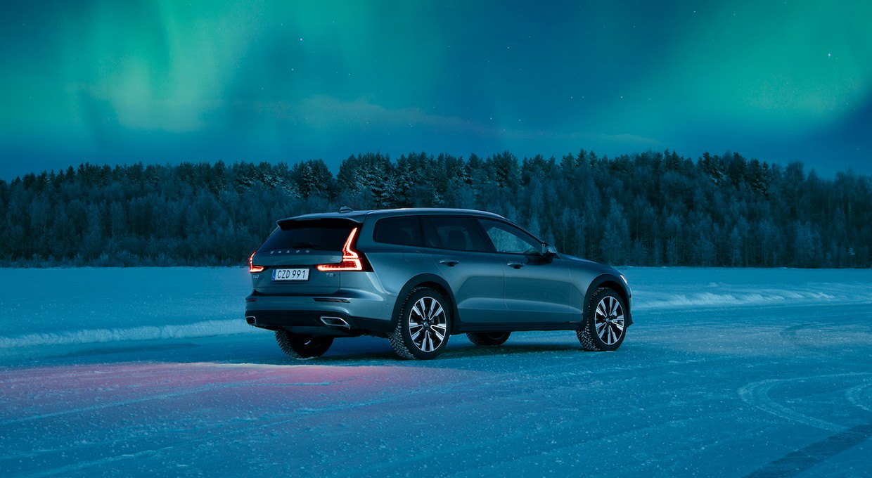 Cross Bałtyk – jeździmy nowym Volvo V60 Cross Country po lodzie