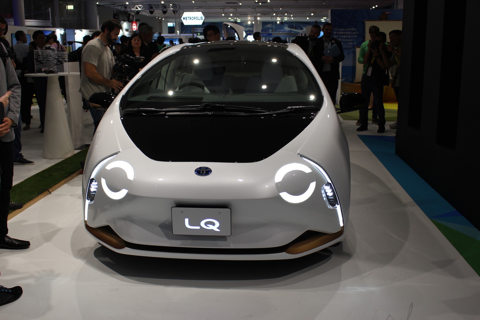 Futurystyczna Toyota LQ Concept