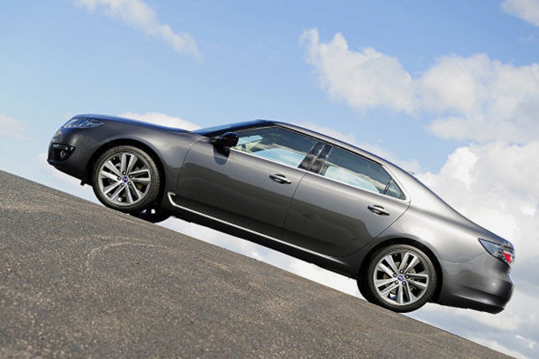 Saab 9-5: pierwsze zdjęcia i informacje