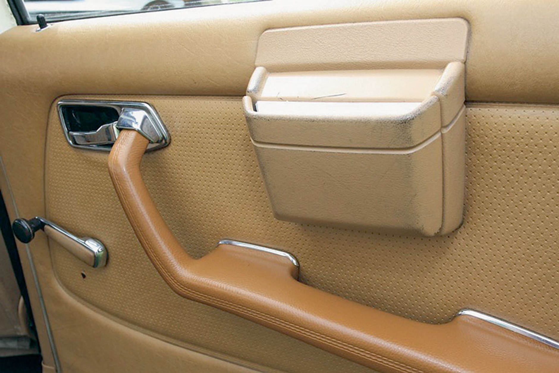 Mercedes W123 kontra Austin FX4Q - która taksówka jest lepsza?