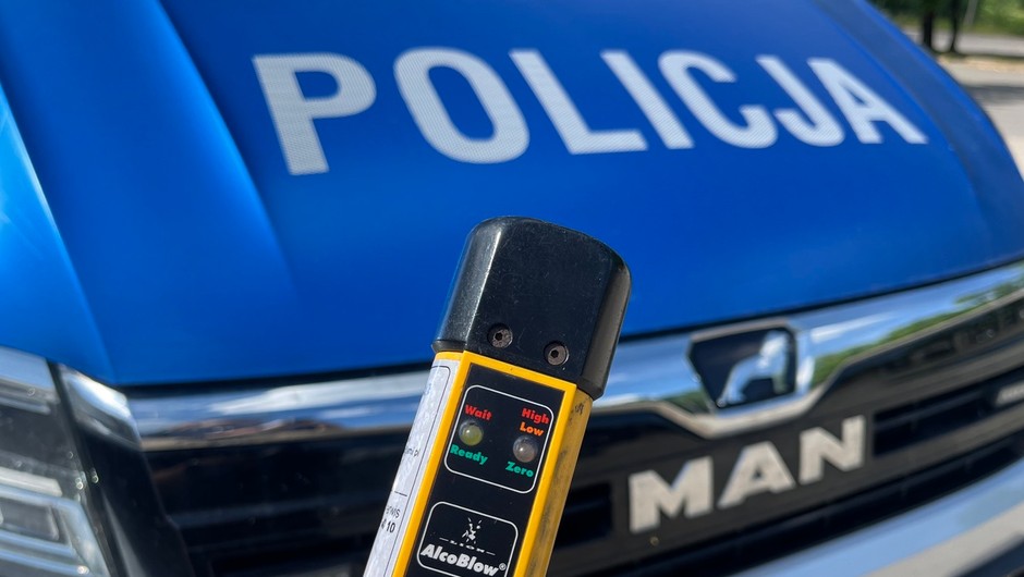 Obraz pochodzący z serwisu https://podlaska.policja.gov.pl/pod/opp/aktualnosci/96502,Stracil-panowanie-nad-pojazdem-majac-ponad-2-promile.html