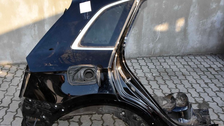 Fragment skradzionego w Niemczech Audi. Część miała być przewieziona przez granicę z Ukrainą