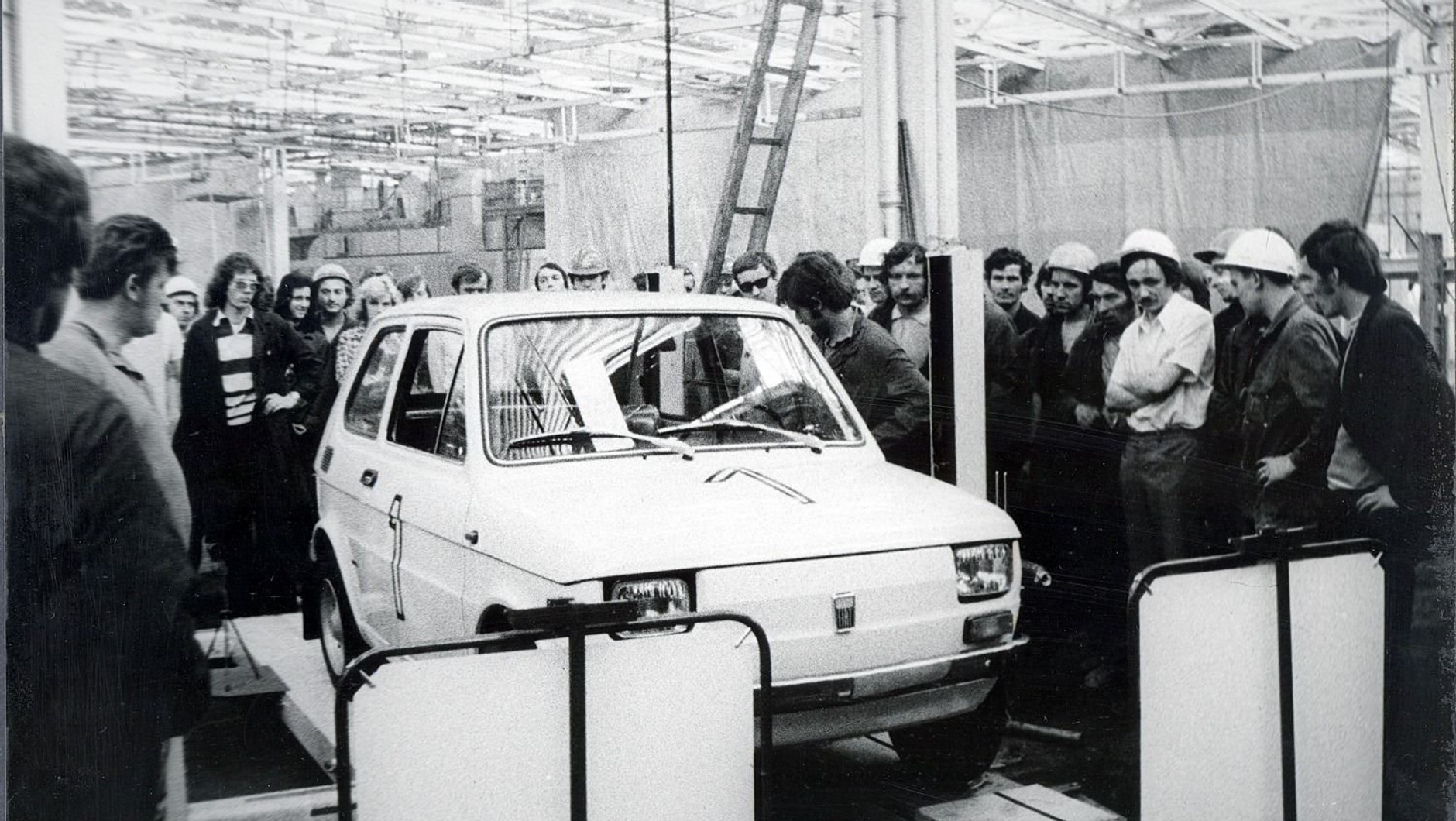 Pierwszy Fiat 126p z tyskich zakłądów wyjechał 18 września 1975 roku