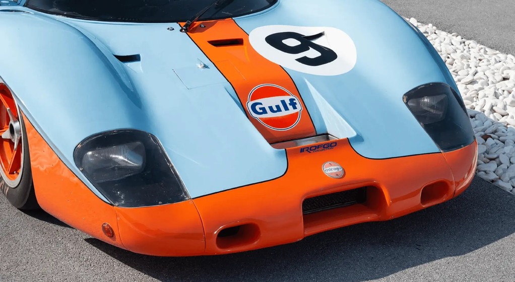 Mirage M2 z 1969 r. w malowaniu sieci stacji paliw Gulf