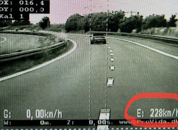 Niemieccy policjanci ścigali pędzące BMW M6. Za kierownicą siedział Polak