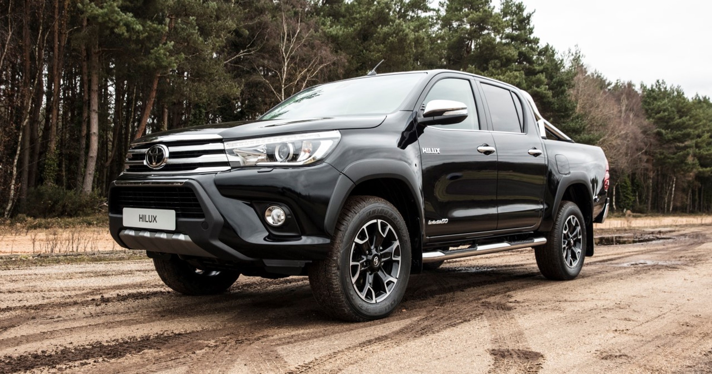 Toyota Hilux Invincible 50 Chrome Edition