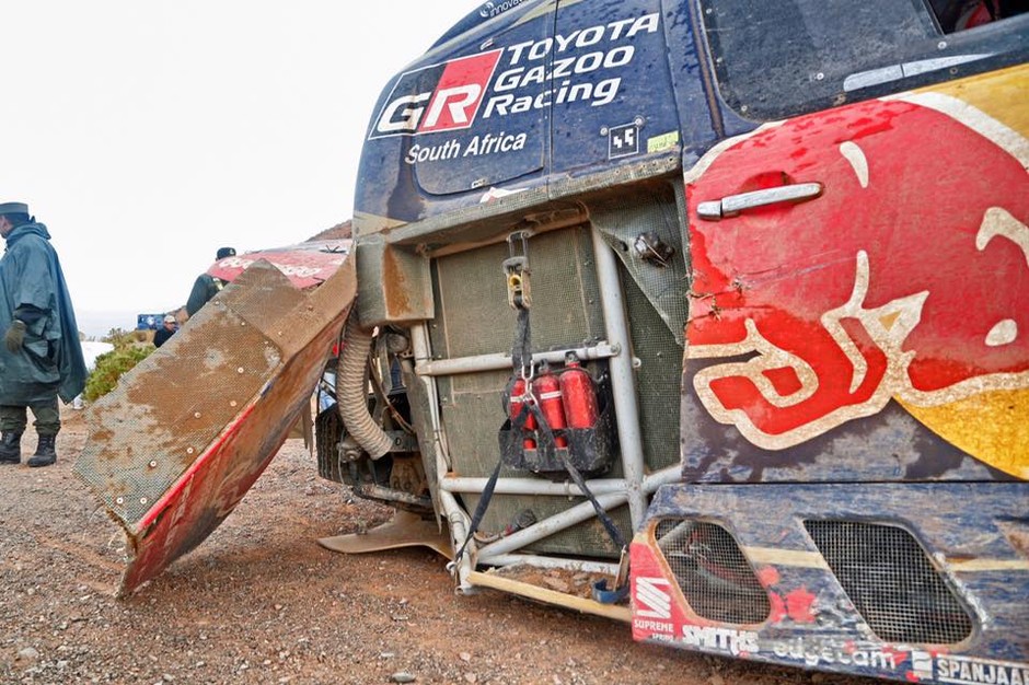 Zdemolowana Toyota Nassera Al-Attiyaha