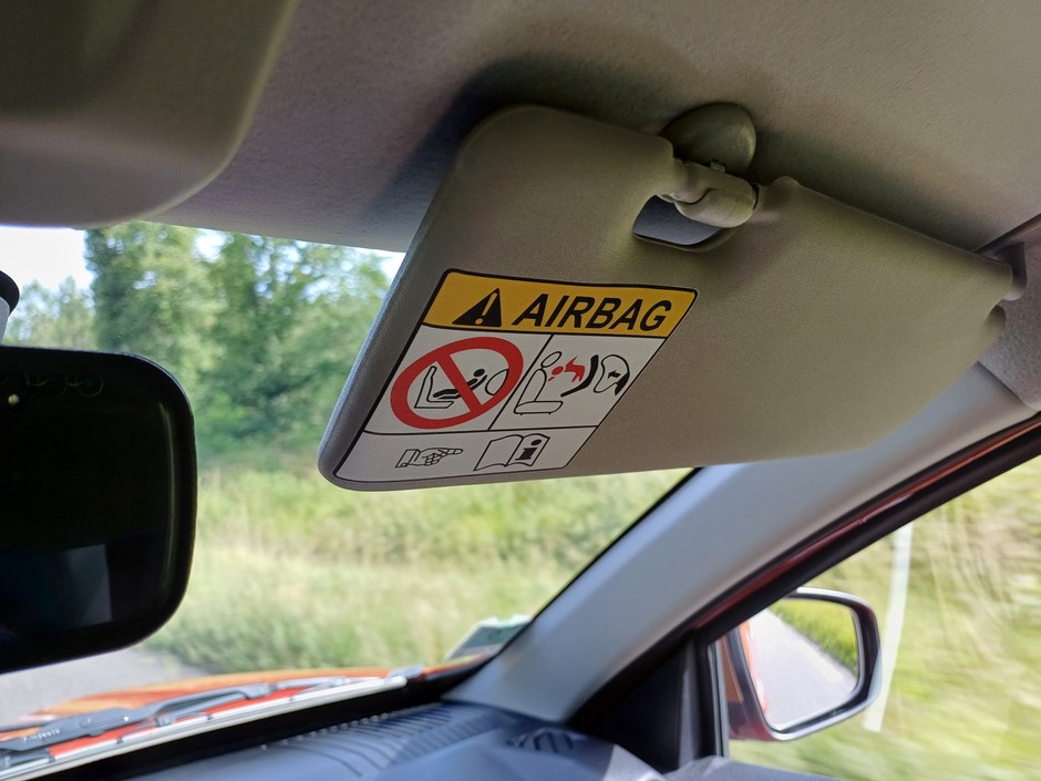 Nowa Dacia Spring: w daszkach nie ma lusterek