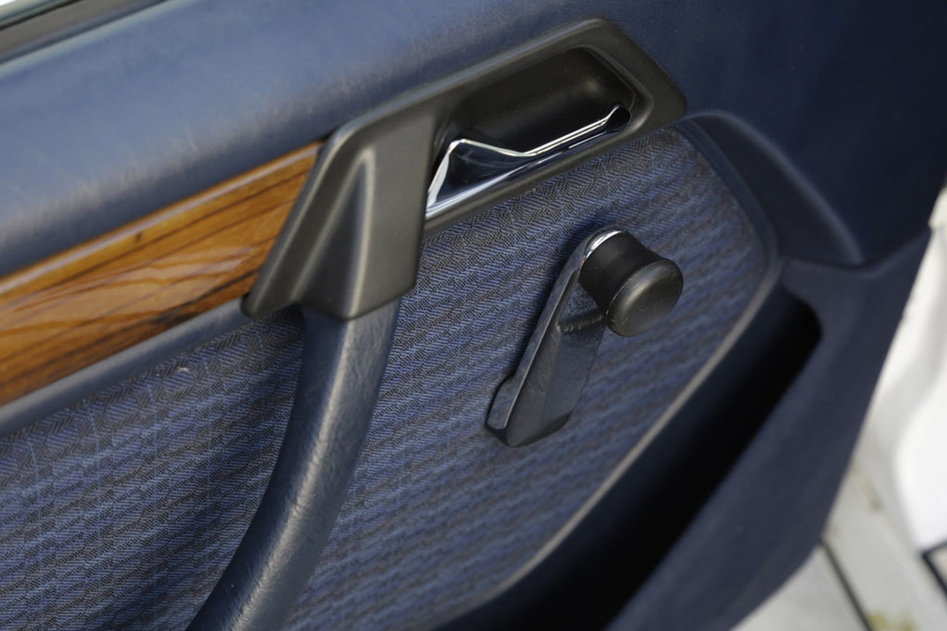 Mercedes W124 200D - spowalniacz czasoprzestrzeni